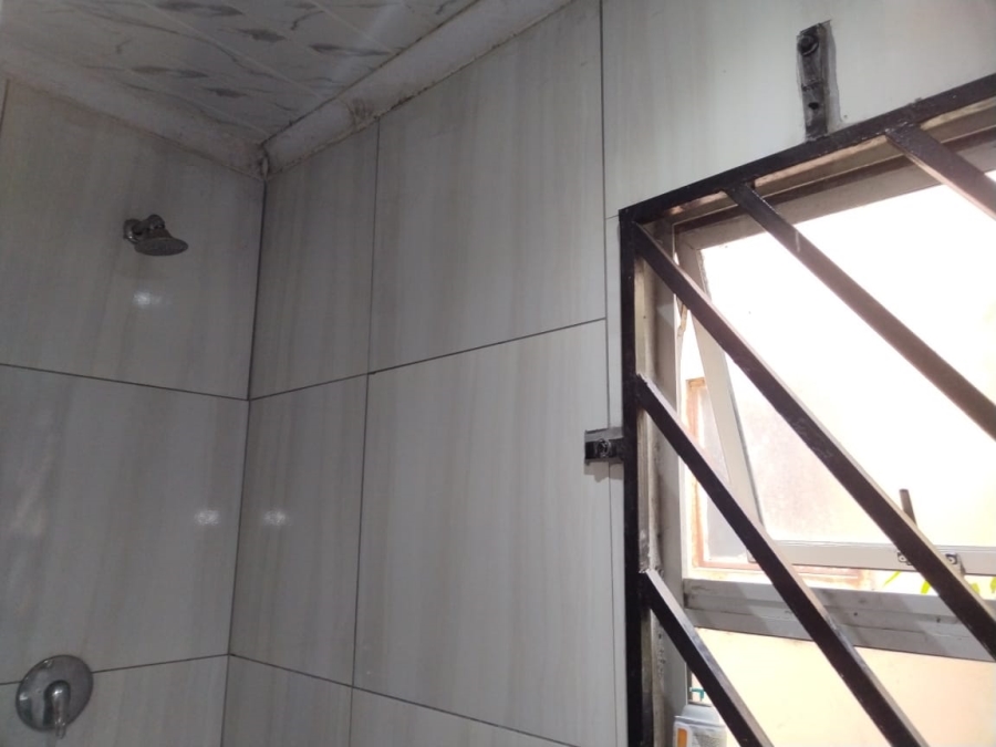 2 Bedroom Property for Sale in Umrhabulo Triangle Western Cape